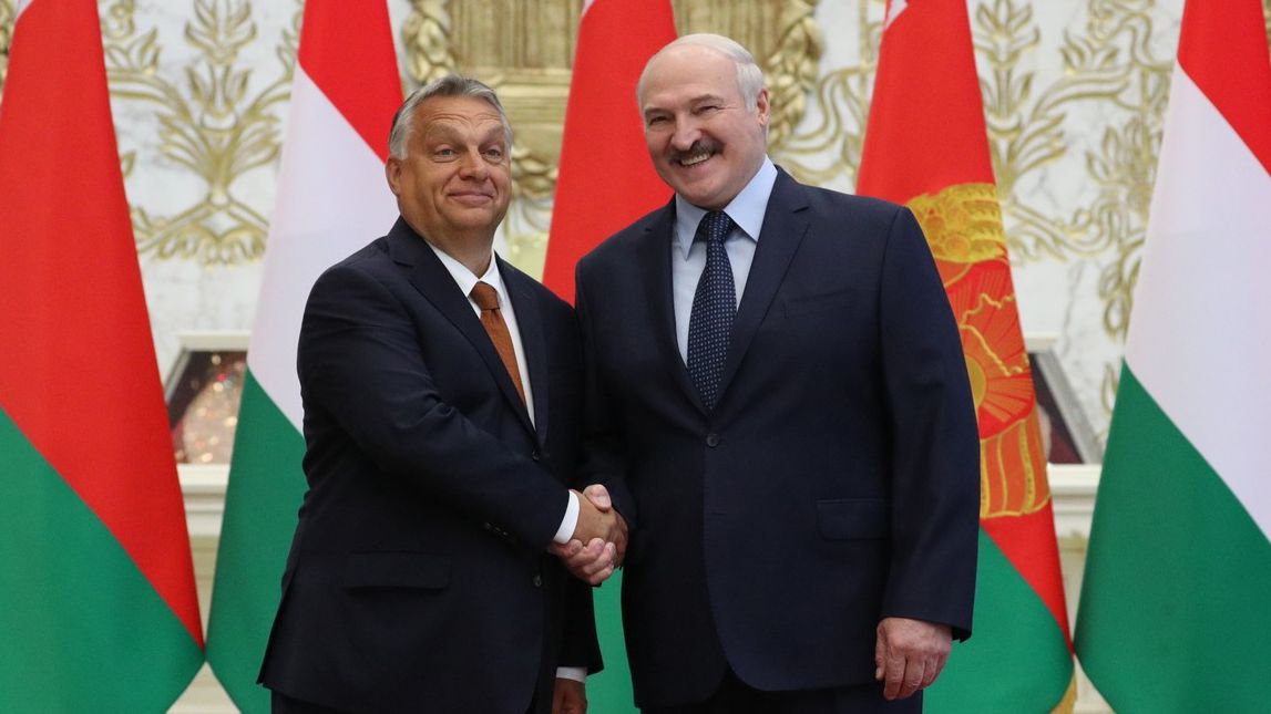 Jednota V4? Orbán chtěl před masakrem sankce proti Lukašenkovi zrušit